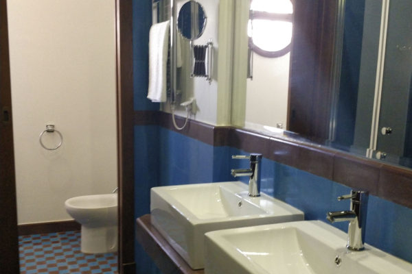 bathroom9a